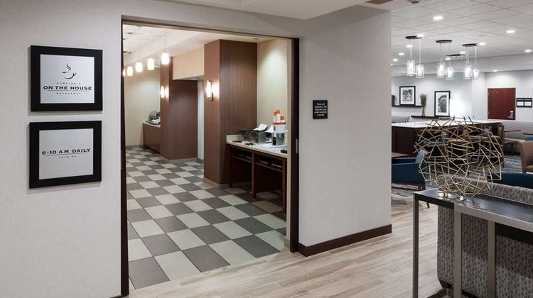 Hampton Inn Downtown at the Arch Restaurant