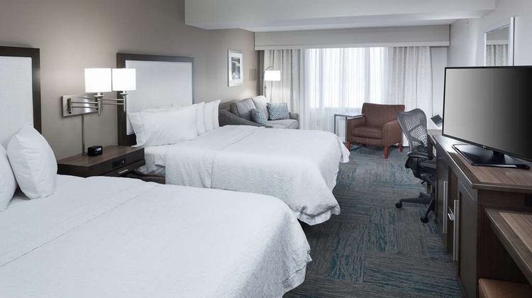 Hampton Inn Downtown at the Arch Room