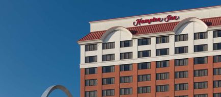 Hampton Inn Downtown at the Arch Exterior