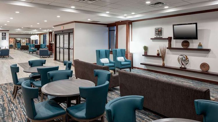 Hampton Inn Downtown at the Arch Lobby