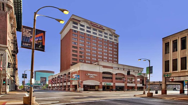 Hampton Inn Downtown at the Arch Exterior