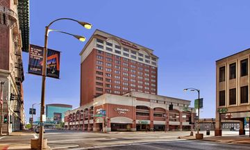 Hampton Inn Downtown at the Arch