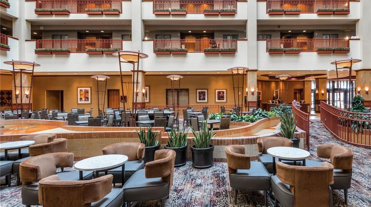 Embassy Suites St. Louis/St. Charles Lobby