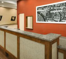 Hampton Inn-Stes/St. Louis Galleria Area Lobby