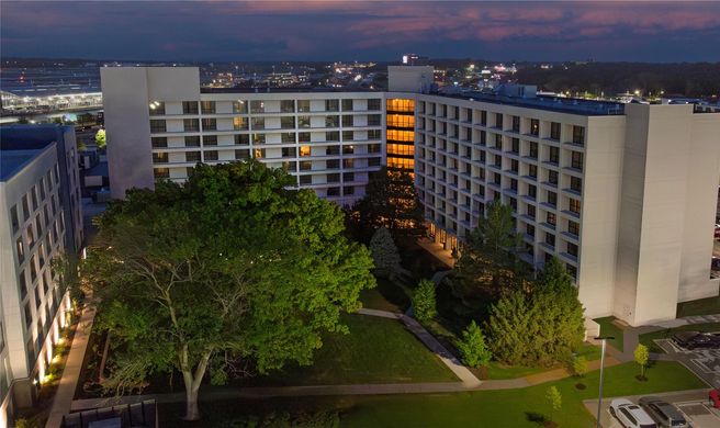 Hilton St Louis Airport Exterior