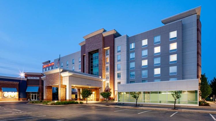 Hampton Inn & Suites at Forest Park Exterior