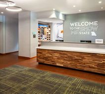 Hampton Inn & Suites at Forest Park Lobby