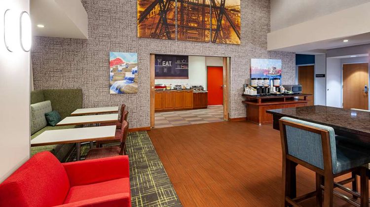 Hampton Inn & Suites at Forest Park Restaurant