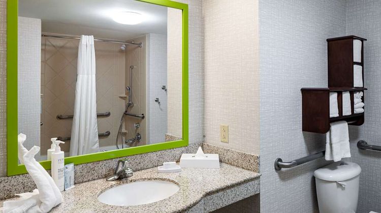 Hampton Inn & Suites at Forest Park Room