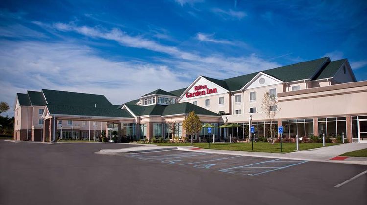 Hilton Garden Inn St Louis Airport Exterior