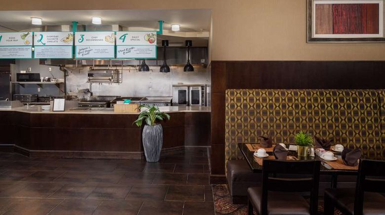 <b>Embassy Suites St Louis Downtown Restaurant</b>. Images powered by <a href="https://iceportal.shijigroup.com/" title="IcePortal" target="_blank">IcePortal</a>.