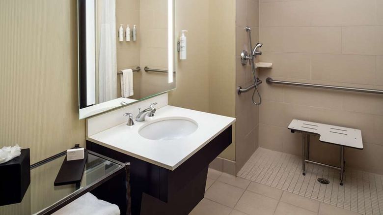 <b>Embassy Suites St Louis Downtown Room</b>. Images powered by <a href="https://iceportal.shijigroup.com/" title="IcePortal" target="_blank">IcePortal</a>.