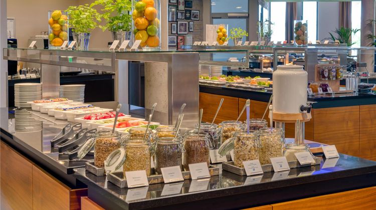 Hilton Garden Inn Stuttgart NeckarPark Restaurant