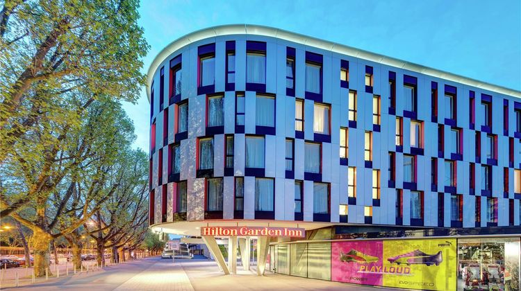 Hilton Garden Inn Stuttgart NeckarPark Exterior
