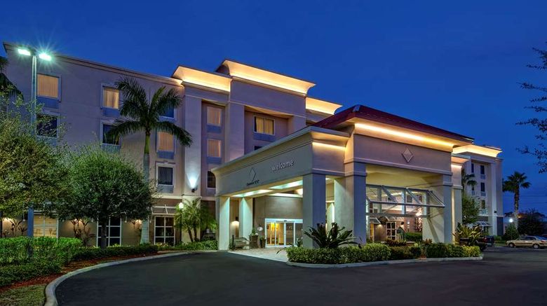 <b>Hampton Inn & Suites Stuart-North Exterior</b>. Images powered by <a href="https://iceportal.shijigroup.com/" title="IcePortal" target="_blank">IcePortal</a>.