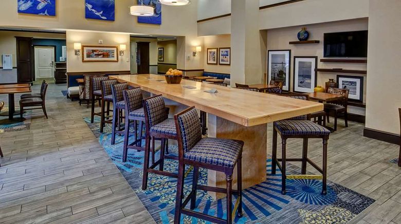<b>Hampton Inn & Suites Stuart-North Lobby</b>. Images powered by <a href="https://iceportal.shijigroup.com/" title="IcePortal" target="_blank">IcePortal</a>.