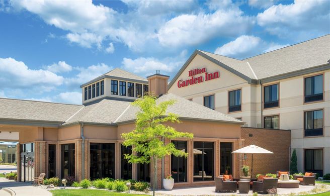 Hilton Garden Inn Riverfront Exterior