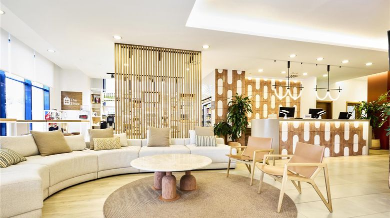 <b>Hilton Garden Inn Sevilla Lobby</b>. Images powered by <a href="https://iceportal.shijigroup.com/" title="IcePortal" target="_blank">IcePortal</a>.