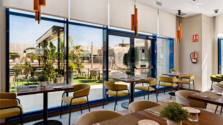 <b>Hilton Garden Inn Sevilla Restaurant</b>. Images powered by <a href="https://iceportal.shijigroup.com/" title="IcePortal" target="_blank">IcePortal</a>.