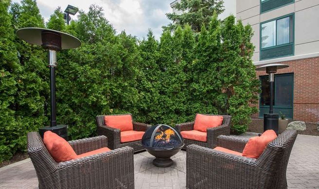 Hilton Garden Inn Poughkeepsie/Fishkill Exterior