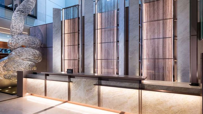 <b>Hilton Sydney Lobby</b>. Images powered by <a href="https://iceportal.shijigroup.com/" title="IcePortal" target="_blank">IcePortal</a>.
