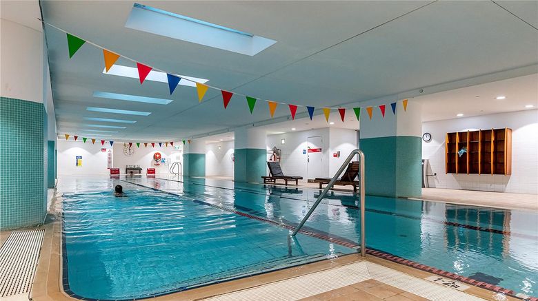 <b>Hilton Sydney Pool</b>. Images powered by <a href="https://iceportal.shijigroup.com/" title="IcePortal" target="_blank">IcePortal</a>.