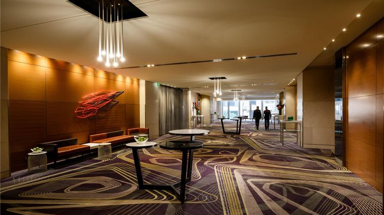 <b>Hilton Sydney Meeting</b>. Images powered by <a href="https://iceportal.shijigroup.com/" title="IcePortal" target="_blank">IcePortal</a>.