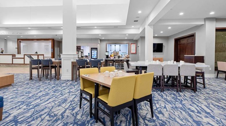 <b>Hilton Garden Inn Auburn Restaurant</b>. Images powered by <a href="https://iceportal.shijigroup.com/" title="IcePortal" target="_blank">IcePortal</a>.
