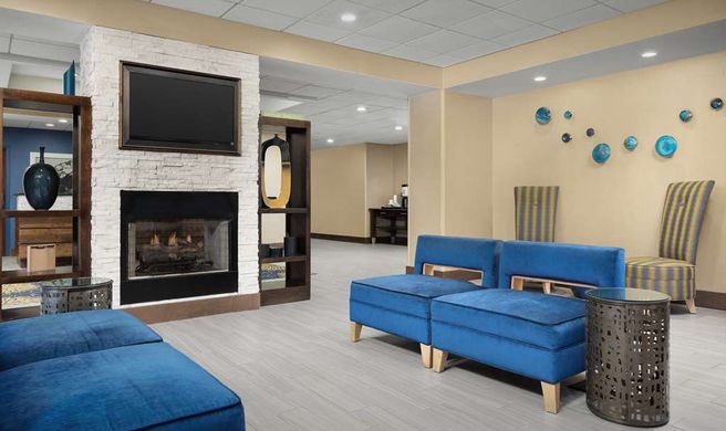 Hampton Inn Syracuse Clay Lobby
