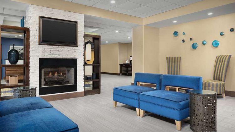 Hampton Inn Syracuse Clay Lobby