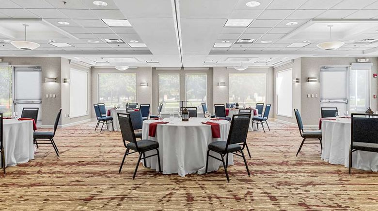 <b>Hilton Garden Inn Syracuse Meeting</b>. Images powered by <a href="https://iceportal.shijigroup.com/" title="IcePortal" target="_blank">IcePortal</a>.