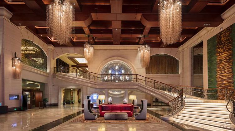 Hilton Qingdao Golden Beach Lobby
