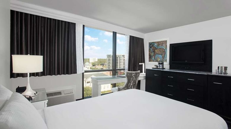 <b>DoubleTree by Hilton Tallahassee Room</b>. Images powered by <a href="https://iceportal.shijigroup.com/" title="IcePortal" target="_blank">IcePortal</a>.
