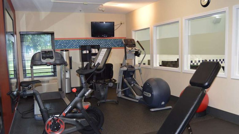 <b>Hampton Inn Tiffin Health</b>. Images powered by <a href="https://iceportal.shijigroup.com/" title="IcePortal" target="_blank">IcePortal</a>.