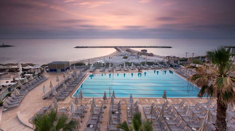 <b>Hilton Tel Aviv Pool</b>. Images powered by <a href=https://www.travelagewest.com/Hotels/Tel-Aviv-Israel/