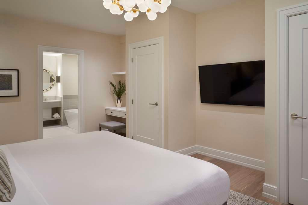 Hilton Toronto- Toronto, ON Hotels- First Class Hotels in Toronto