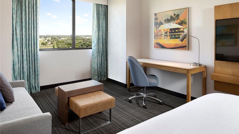 <b>Embassy Suites Tampa - Airport/Westshore Room</b>. Images powered by <a href="https://iceportal.shijigroup.com/" title="IcePortal" target="_blank">IcePortal</a>.