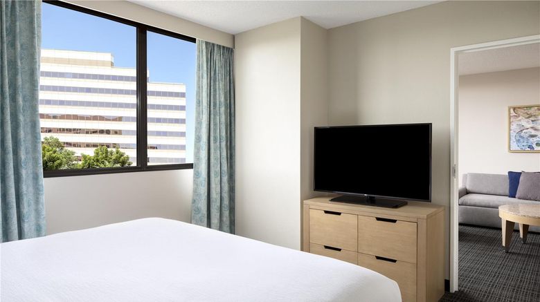 <b>Embassy Suites Tampa - Airport/Westshore Room</b>. Images powered by <a href="https://iceportal.shijigroup.com/" title="IcePortal" target="_blank">IcePortal</a>.
