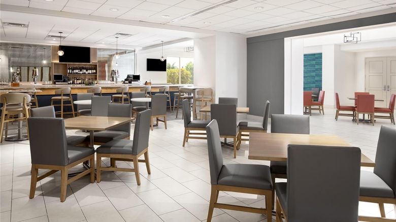 <b>Embassy Suites Tampa - Airport/Westshore Restaurant</b>. Images powered by <a href="https://iceportal.shijigroup.com/" title="IcePortal" target="_blank">IcePortal</a>.