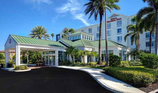 Hilton Garden Inn Fort Myers Exterior