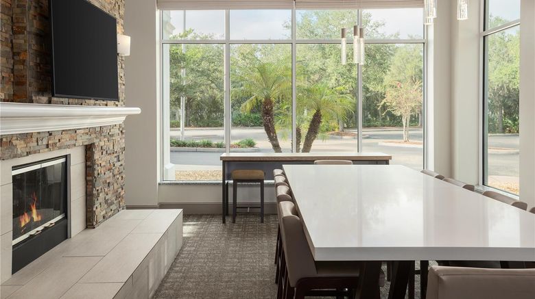 <b>Hilton Garden Inn Tampa North Lobby</b>. Images powered by <a href="https://iceportal.shijigroup.com/" title="IcePortal" target="_blank">IcePortal</a>.