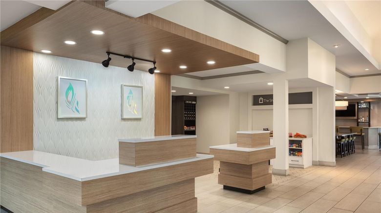 <b>Hilton Garden Inn Tampa North Lobby</b>. Images powered by <a href="https://iceportal.shijigroup.com/" title="IcePortal" target="_blank">IcePortal</a>.