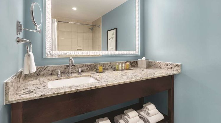 Doubletree Guest Suites Tampa Bay Room