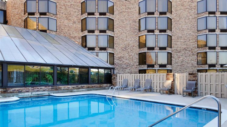 DoubleTree by Hilton Hotel Johnson City Pool