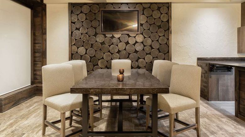 <b>Embassy Suites by Hilton Tulsa I-44 Restaurant</b>. Images powered by <a href="https://iceportal.shijigroup.com/" title="IcePortal" target="_blank">IcePortal</a>.