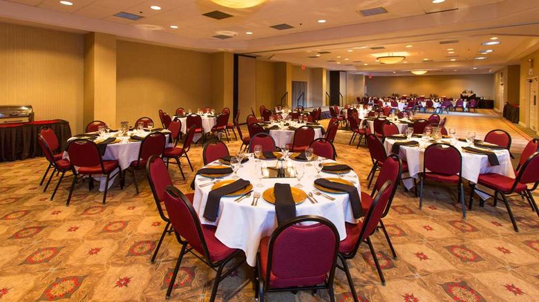 <b>Embassy Suites by Hilton Tulsa I-44 Meeting</b>. Images powered by <a href="https://iceportal.shijigroup.com/" title="IcePortal" target="_blank">IcePortal</a>.