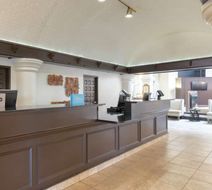 Embassy Suites by Hilton Tulsa I-44 Lobby