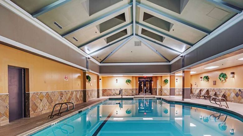 <b>Doubletree by Hilton Tulsa Downtown Pool</b>. Images powered by <a href="https://iceportal.shijigroup.com/" title="IcePortal" target="_blank">IcePortal</a>.