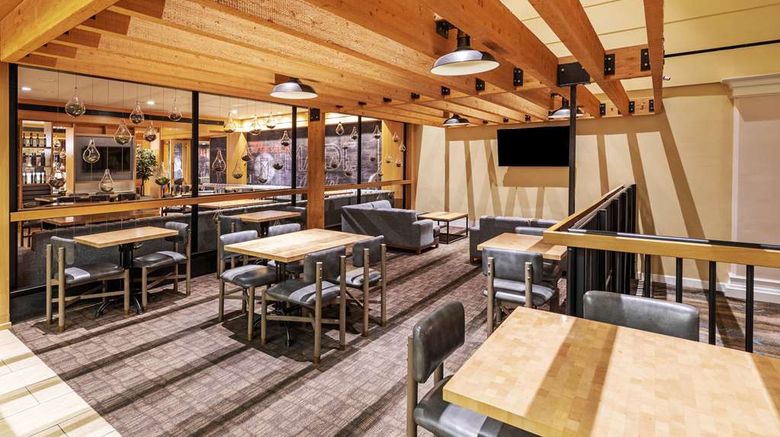 <b>Doubletree by Hilton Tulsa Downtown Restaurant</b>. Images powered by <a href="https://iceportal.shijigroup.com/" title="IcePortal" target="_blank">IcePortal</a>.