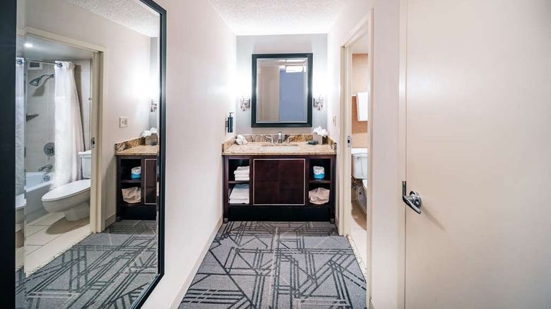 <b>Doubletree by Hilton Tulsa Downtown Room</b>. Images powered by <a href="https://iceportal.shijigroup.com/" title="IcePortal" target="_blank">IcePortal</a>.